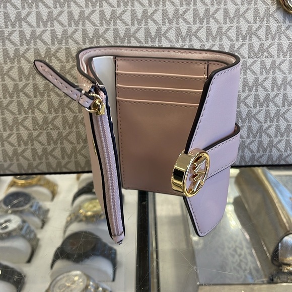 MICHAEL KORS
Carmen Medium Faux Leather Wallet
Powder Blush 
NWT - Picture 10 of 16